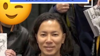 Hãy đến xem ông Isayama Hajime trông như thế nào ở New York. Người hâm mộ khá lịch sự và nhiệt tình.