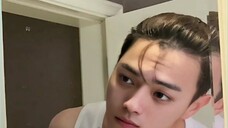 [Xu Kai] Xu Kai washes his face, shaves, and styles his beard online. His bare face is amazing.