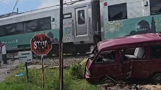 train vs mini bus