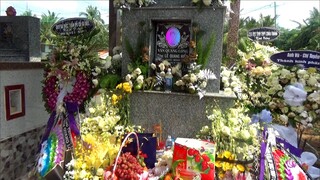 Tâm Chè và những người bạn của Ca Sĩ Vân Quang Long cùng đến viếng mộ anh