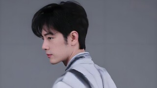 Tiêu Chiến/Toàn bộ dàn diễn viên của "Huyền Thoại Ngôi Mộ Cổ" đều nhìn lại, và chỉ có Tiêu Chiến du 