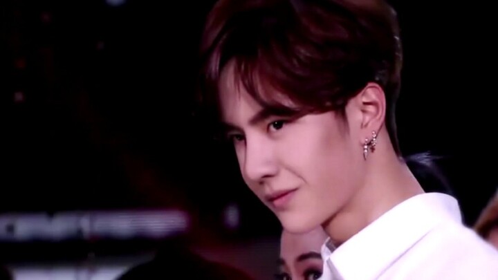 [Genius Boy (IV)] There is light in your eyes, cool and handsome Yibo - loved by the brothers, all-r