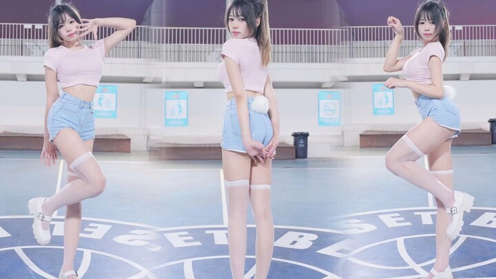 The 18-year-old girlfriend on the basketball court dances mr.chu for you ~ super sweet! ! !