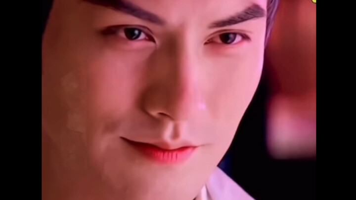 ซีรี่ส์ทีวี My Old White Moonlight ไม่เพียงแต่เต็มไปด้วยสาวสวยเท่านั้น แต่ยังเต็มไปด้วยชายหนุ่มหล่ออ