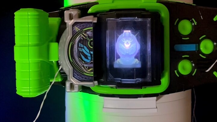 DX Kamen Rider Woz bộ đầy đủ các nút xoay và loa ngoài để chơi