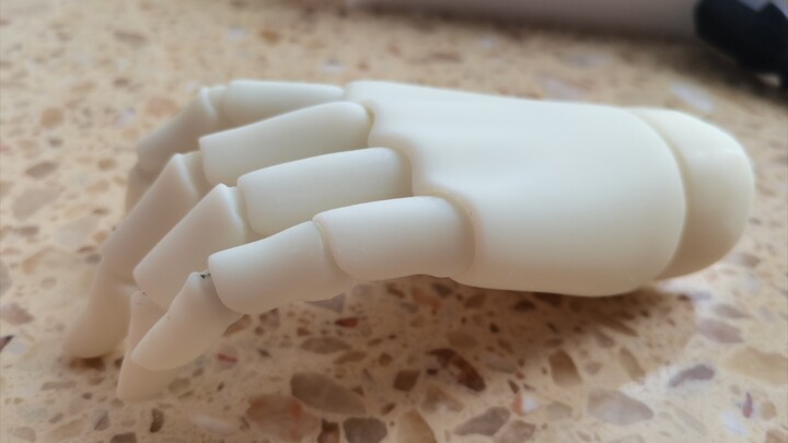 Who can resist a movable hand part? (3D printing is really good)