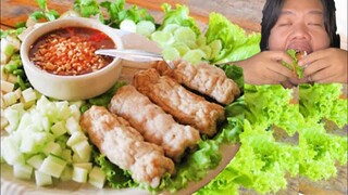 แหนมเนืองเวียดนาม!! แซ่บๆครับผมผักหญ้าหลายๆ MRพาหิว #nem nướng