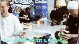 【博君一肖】wngb我终于知道为什么你送的鞋子 是可以藏私房钱的款式了 哈哈……