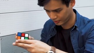 ฉันซื้อ Rubik's Cubes มาสามก้อนทางออนไลน์ที่อ้างว่าสามารถกู้คืนได้ใน 1 วินาที ฉันรู้สึกว่าสองอันแรกด