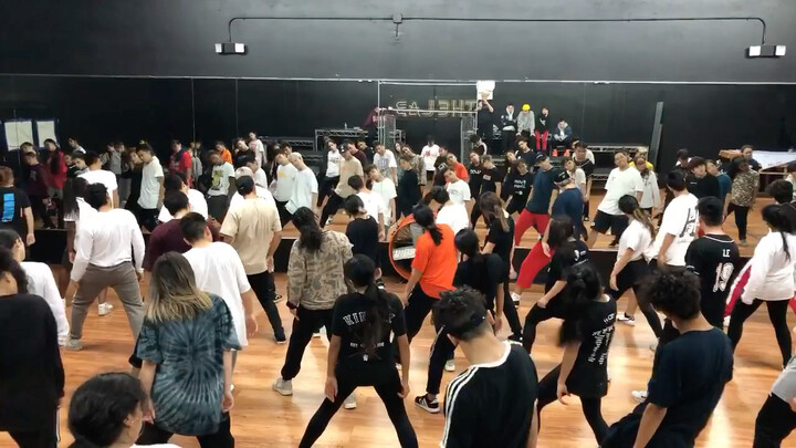 【来感受最强街舞少年团】绝不能错过的The Lab超震撼力度整齐度爆表练习室版本齐舞