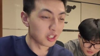 Có cái gì mới vừa nhảy ra?