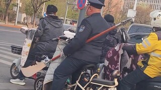 “这个世界终于癫成了我想要的模样”