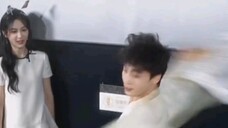 Yang Zi dan Xiaoyao sangat cantik. Aku terpesona saat melihat adikku menari (aku pasti iri).
