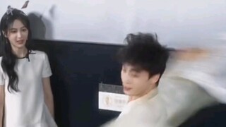 Yang Zi và Xiaoyao thật xinh đẹp. Tôi đã bị mê hoặc khi xem em trai mình nhảy (tôi phải ghen tị lắm)