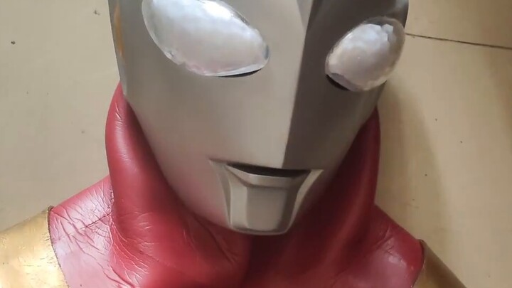 Leather case Ultraman Gauss yang saya tukarkan dengan teman saya dengan leather case Kamen Rider sud