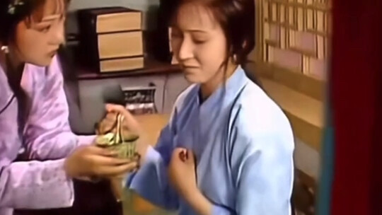一个从小喝药的人怎么会觉得药苦呢，不过是觉得人心凉薄罢了