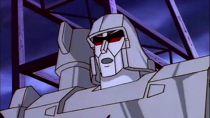 Starscream: Sudah kubilang jangan menelepon Porco Rosso! Megatron, aku telah mengkhianatimu!