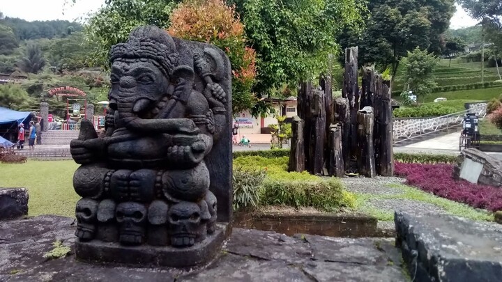 MONUMEN 10 Lokawisata Baturraden Purwokerto