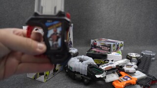 Saya sebenarnya membeli Kamen Rider dari bos yang menjual ponsel