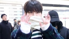 【Stray Kids/Kim Seung-min】Pangsit manis dan lembut (•ω•ฅ).。.:*♡丨241209 Tiba di Bandara Gimpo potonga