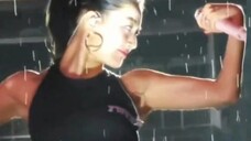 Rainy days always create some amazing performances! It’s the first time I saw a female idol showing