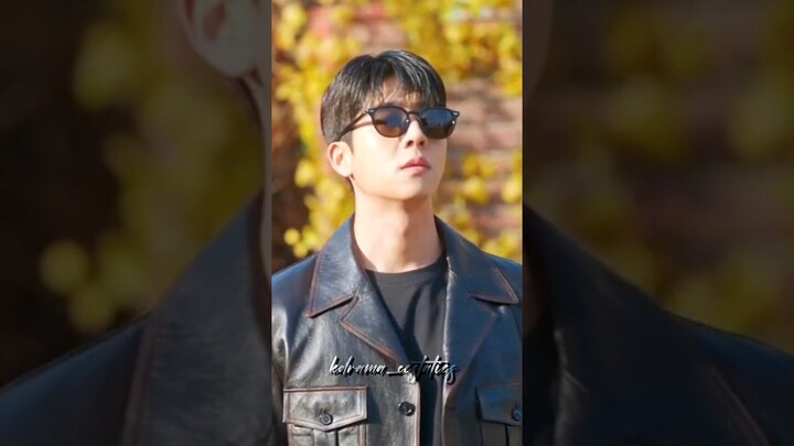 He's so damn good in black jacket 🥰😍 Serendipity's embrace #shorts #kdrama #ytshorts