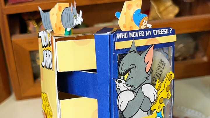 Kotak penyimpanan berlapis-lapis buatan sendiri dengan kucing dan tikus