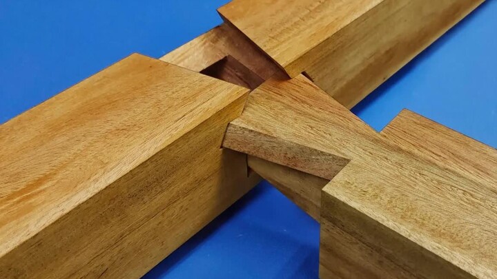 Thousands of years of mortise and tenon craftsmanship, only between a chisel and a saw, the mortise 