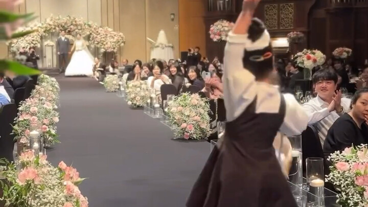 Wedding scene flower girl version of "plot twist" TWS