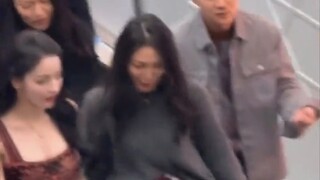 Oh my god, listen to the cheers! The public's eyes are really sharp! [Dilraba Dilmurat] [Dior offlin