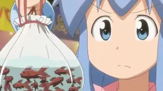 [Anime] Ika Musume Letting Go All the Goldfish in Temple Fair