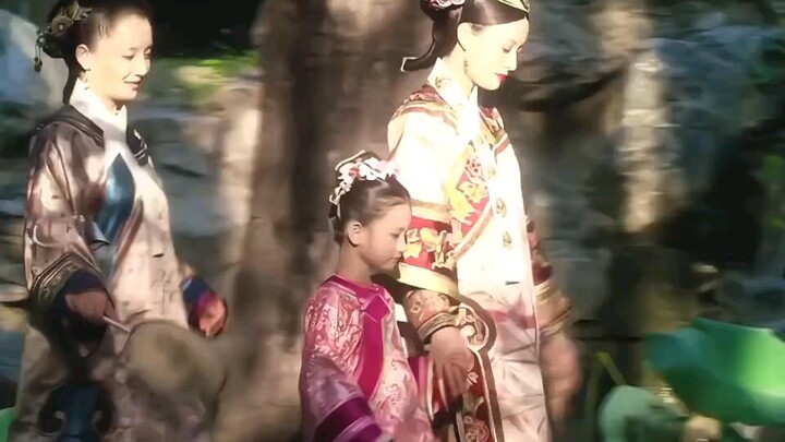 Who understands who? This turned out to be his first scene with Zhen Huan.