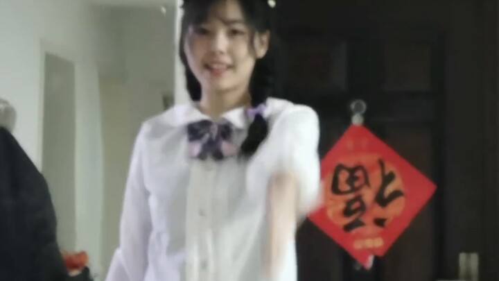 Để xem nụ cười của ai dễ thương hơn nhé✧(◍˃̶ᗜ˂̶◍)✩! "Nụ cười của em vẫn là dễ thương nhất"