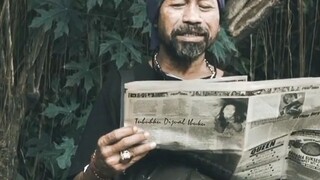 orang papua bernyanyi