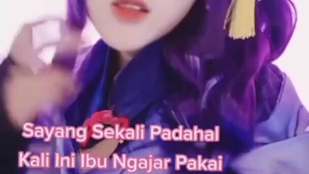 ibu guru jadi Cosplayer