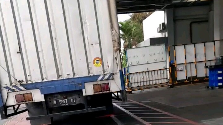 bagaimana nasip para Draiver indonesia #Supir_truk #beritaterkini #viralindonesia #fyp #story