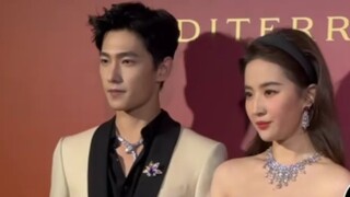 Yang Yang dan Liu Yifei memposting di tiktok dan berkomentar di situs eksternal bahwa pasangan ini t