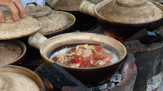 / claypot chicken rice - malaysian street food