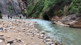 Du lịch nước Mỹ_ Khe suối Narrow ở Utah