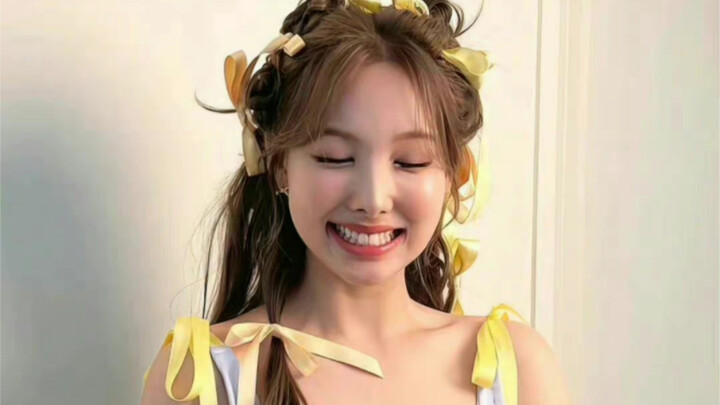 Động thái yêu thích của Pop! ! ! Nayeon làm đẹp quá, không ai làm được như thế này đâu! Yêu cô ấy th