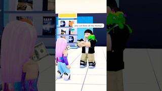 VuxVux Shops with a smart Kayla.. #livetopia #roblox