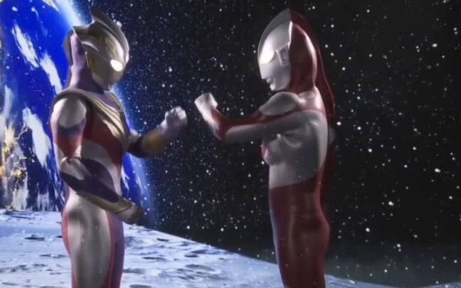 "Mọi người luôn tin tưởng! Tôi tin Ultraman vẫn đang đấu tranh vì hòa bình!"