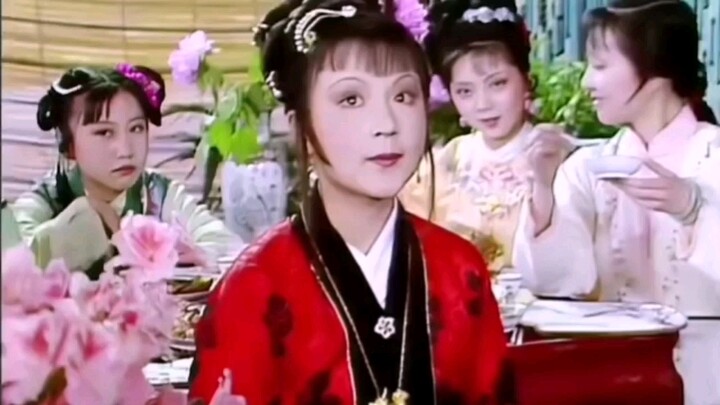 当初连当票都不认识的闺阁小姐，最后却在船上高喊着“赎我”