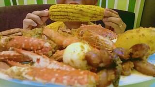 ASMR MUKBANG SEAFOOD BOIL WITH OLD BAY SEASONING AND HEINEKEN | NO TALKING EATING SHOW