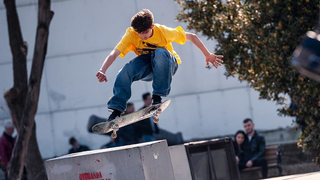 Skateboarder berkarakter di IG | @ike_low: gaya yang saking nyamannya mana tahan