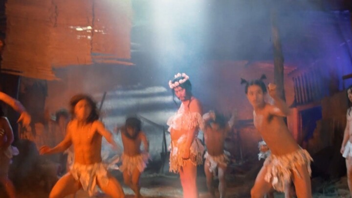Tabrakan antara karakter film dan seni nyata