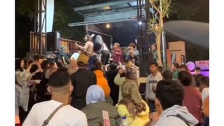 Asupan tawa dulu.. 😂