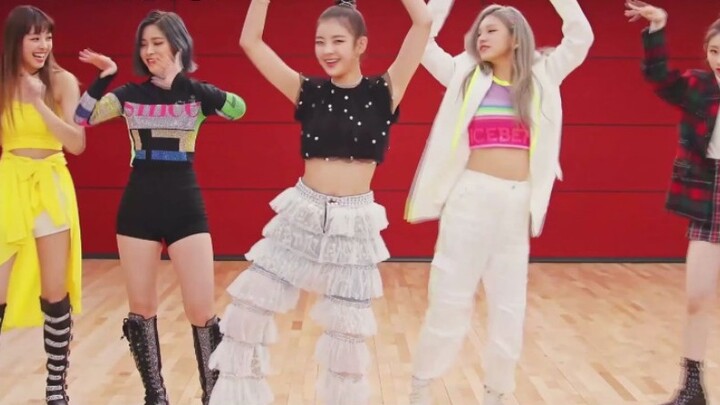 [ITZY] Phần trao đổi tổ tiên = phiên bản điêu khắc trên cát! tôi là ai? Tôi đang ở đâu? Tôi sẽ làm g