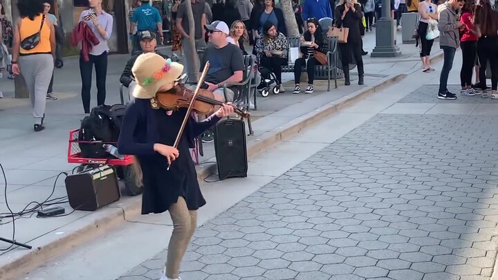 A foreign girl's BTS Fakelove violin cover