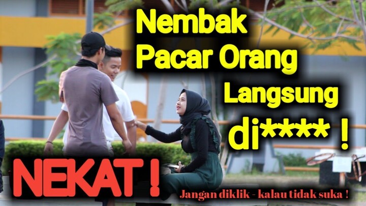 PRANK ! NEKAT NEMBAK PACAR ORANG, DIDEPAN COWOKNYA  !!